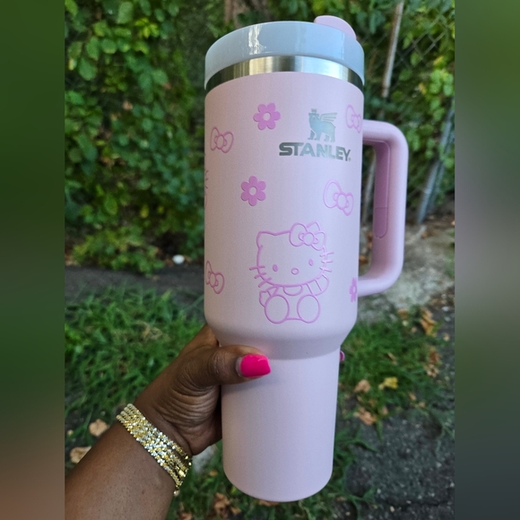 Stanley Hello Kitty 40oz Flowstate Tumbler NIB - Picture 4 of 4